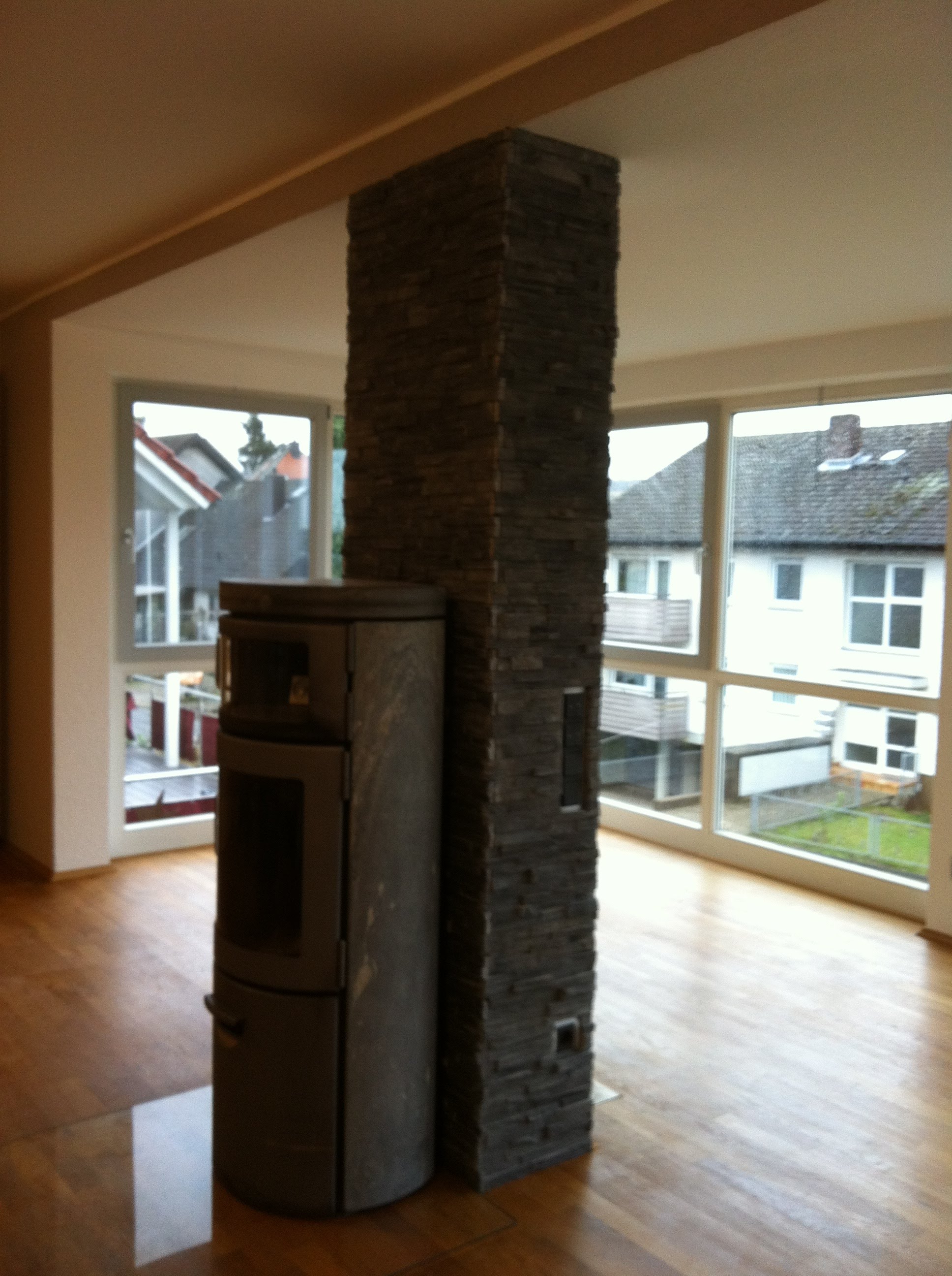 Kaminverkleidung mit Naturstein, Wohnzimmer